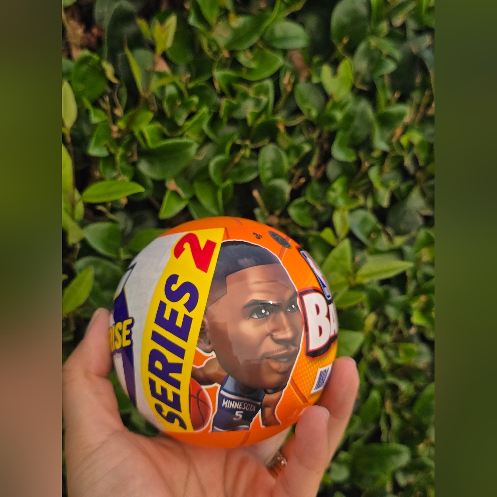 Surprise NBA Ballers Collectible Mystery Capsule Toy - Picture 4 of 6